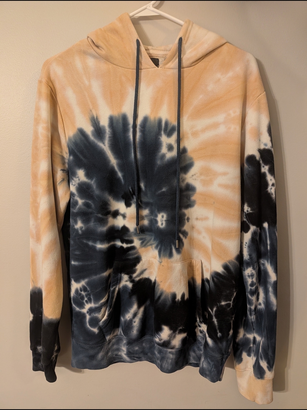 Tie-Dye Pullover Hoodie in Tan & Black